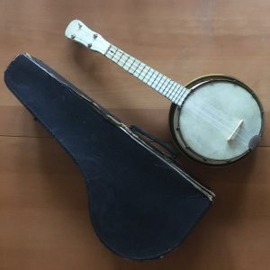 Vintage White Banjolele British 7