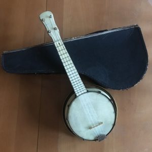Vintage White Banjolele British 7