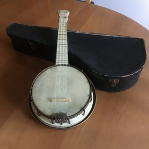 Vintage White Banjolele British 7