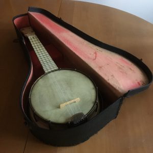Vintage White Banjolele British 7