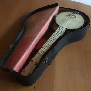 Vintage White Banjolele British 7