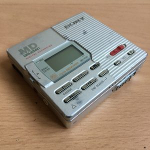 Sony MiniDisc MD Walkman MZ-R90