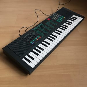 Yamaha Portasound PSS-270 electronic organ