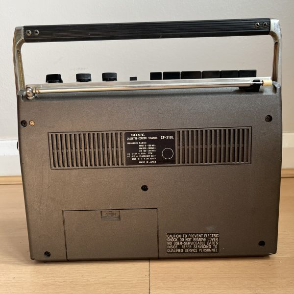 Sony CF-310L Radio Cassette Player Early 1970s - Image 6