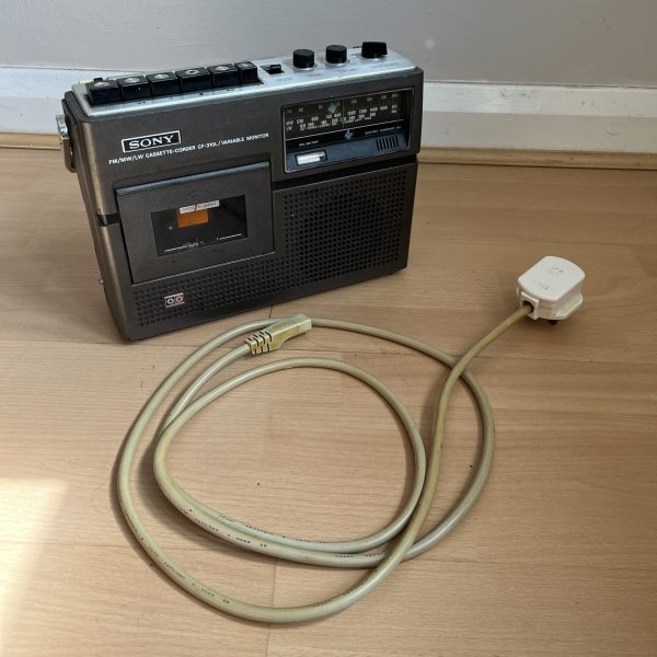 Sony CF-310L Radio Cassette Player Early 1970s - Image 13