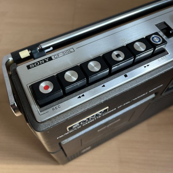 Sony CF-310L Radio Cassette Player Early 1970s - Image 9