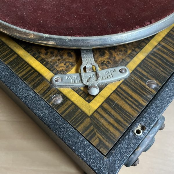1920s Dulcetto Portable Gramophone Made in England - Image 9