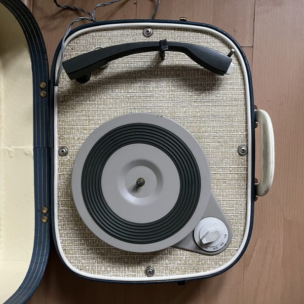 1950/60s Vintage Fidelity Portable Record Player Model HF22