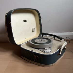 1950/60s Vintage Fidelity Portable Record Player Model HF22