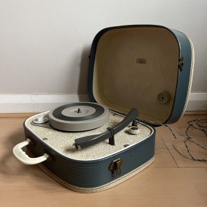 1950/60s Vintage Fidelity Portable Record Player Model HF22