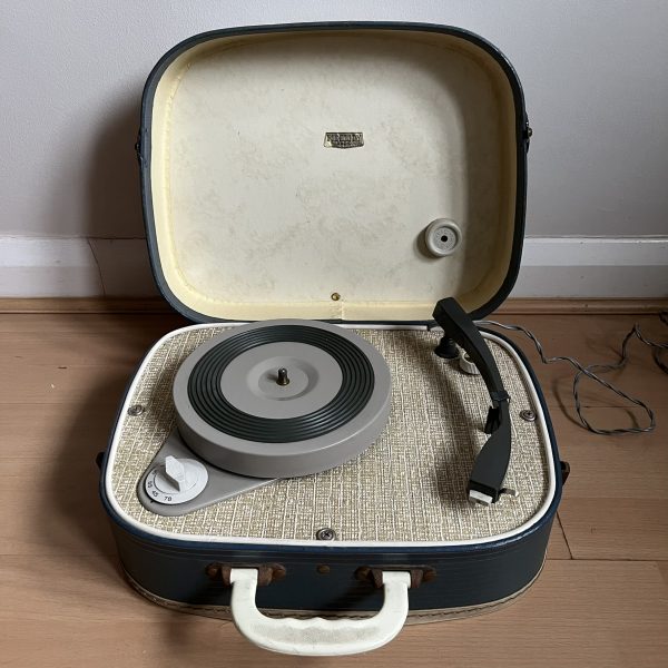 1950/60s Vintage Fidelity Portable Record Player Model HF22