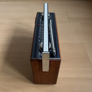 Roberts R24 Portable Transistor Radio 1983–86 MW LW UHF