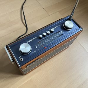 Roberts R24 Portable Transistor Radio 1983–86 MW LW UHF