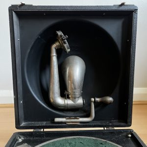 Vintage 1914+ Decca Trench Type Portable Gramophone Cased Hand-Cranked 78rpm