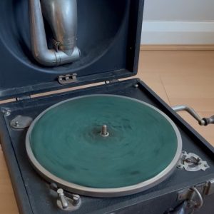 Vintage 1914+ Decca Trench Type Portable Gramophone Cased Hand-Cranked 78rpm