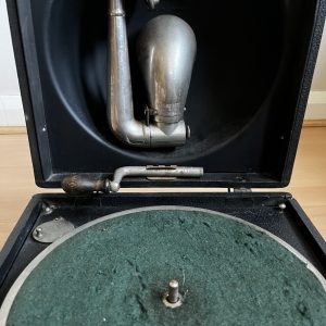 Vintage 1914+ Decca Trench Type Portable Gramophone Cased Hand-Cranked 78rpm