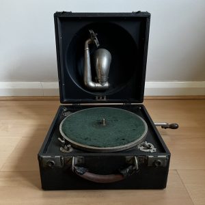 Vintage 1914+ Decca Trench Type Portable Gramophone Cased Hand-Cranked 78rpm
