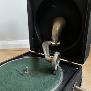 Vintage 1914+ Decca Trench Type Portable Gramophone Cased Hand-Cranked 78rpm