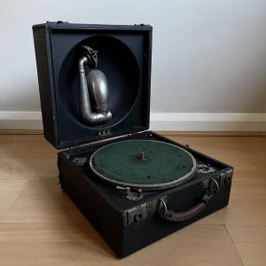 Vintage 1914+ Decca Trench Type Portable Gramophone Cased Hand-Cranked 78rpm