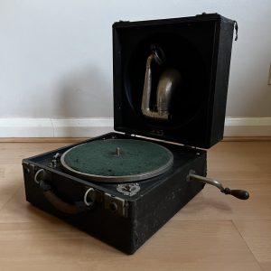 Vintage 1914+ Decca Trench Type Portable Gramophone Cased Hand-Cranked 78rpm